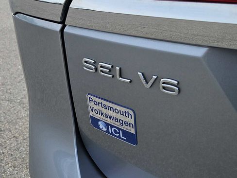 Used 2022 Volkswagen Atlas SEL R-Line AWD/4WD image 12