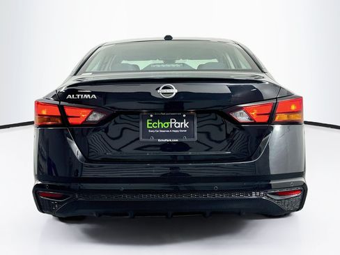 Used 2025 Nissan Altima 2.5 SV FWD image 7