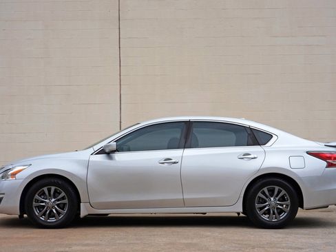 Used 2015 Nissan Altima 2.5 S w/ Special Edition Package FWD image 8