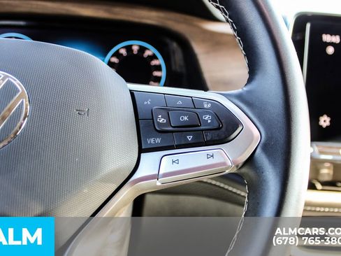 Used 2025 Volkswagen Atlas SE image 30