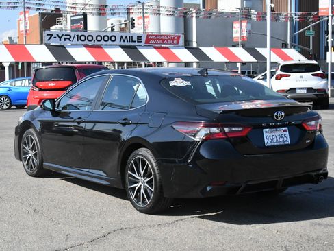 Used 2022 Toyota Camry SE FWD image 6