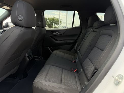 Used 2025 Chevrolet Equinox LT w/ Safety and Technology Package FWD image 25