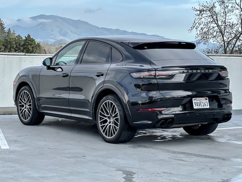 Used 2022 Porsche Cayenne Coupe image 3