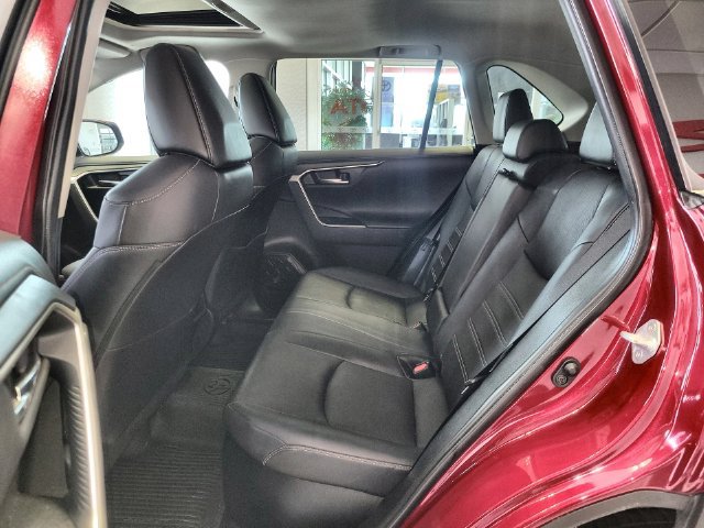 Used 2020 Toyota RAV4 Limited AWD/4WD image 23