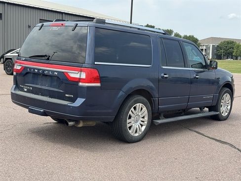 Used 2015 Lincoln Navigator L 4WD image 4