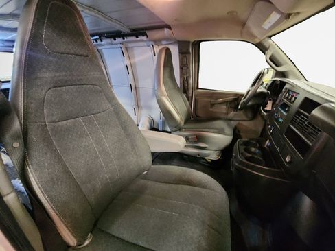 Certified 2022 Chevrolet Express 2500 w/ Driver Convenience Package RWD image 27