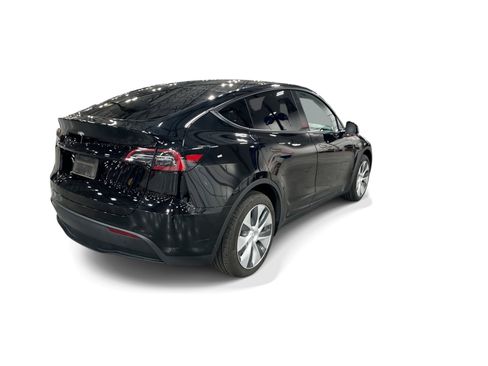 Certified 2023 Tesla Model Y AWD image 6