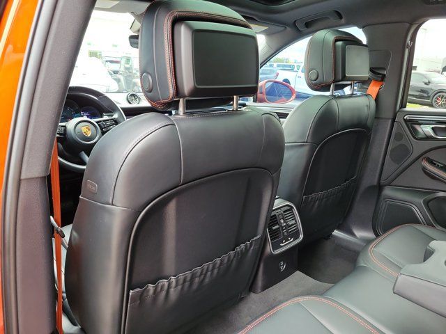 Certified 2023 Porsche Macan AWD/4WD image 21
