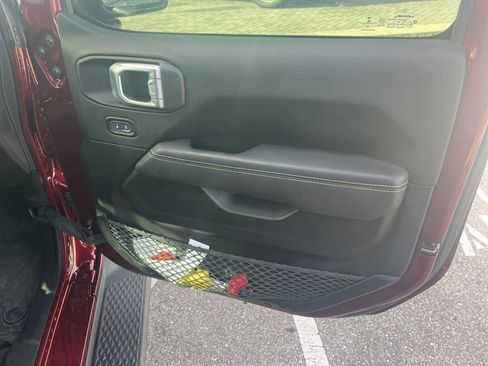 Used 2021 Jeep Gladiator Overland image 6