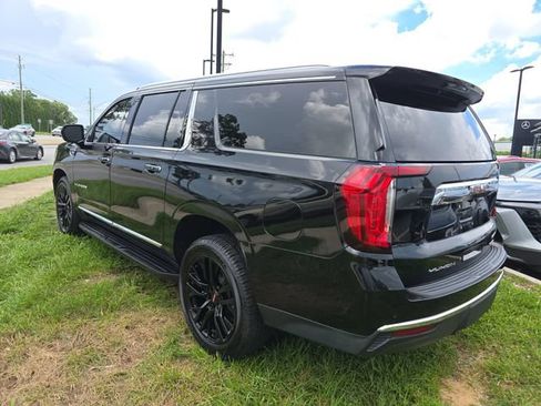 Used 2023 GMC Yukon XL SLT AWD/4WD image 3