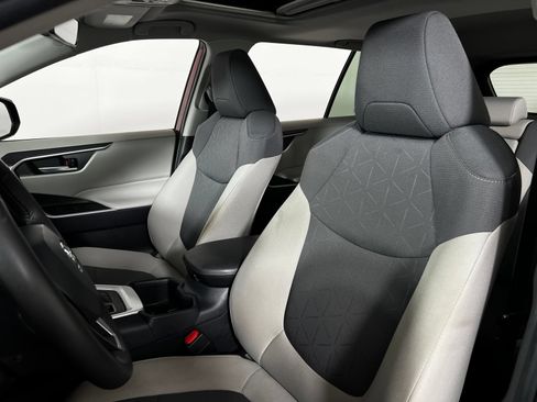 Certified 2025 Toyota RAV4 XLE w/ Convenience Package FWD image 10