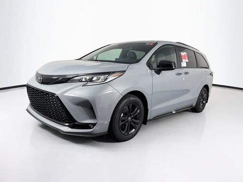 New 2026 Toyota Sienna XSE AWD/4WD image 3