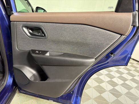 Used 2023 Nissan Rogue S image 16