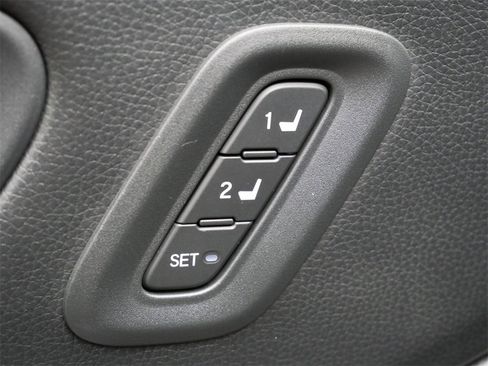 Used 2024 Honda Pilot Touring image 16