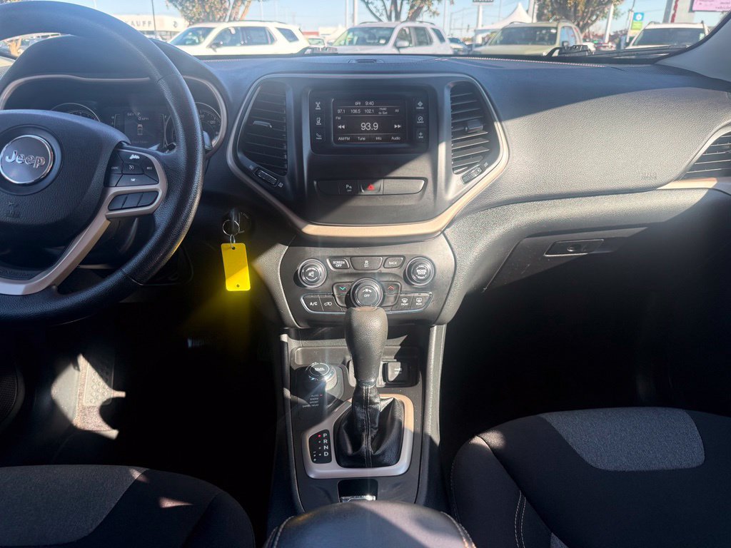 Used 2018 Jeep Cherokee Latitude w/ Safety Group AWD/4WD image 51