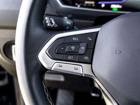 Used 2024 Volkswagen Tiguan SE image 18