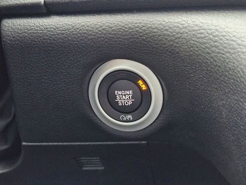 New 2026 Chrysler Pacifica Select image 17