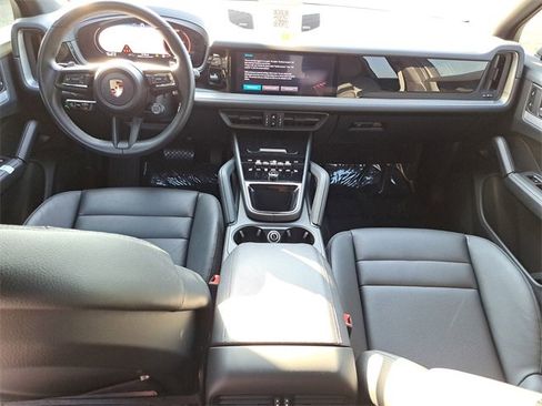 Used 2024 Porsche Cayenne image 10