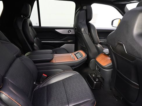 New 2026 Lincoln Navigator L Black Label AWD/4WD image 18
