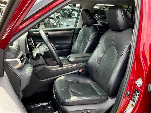 Used 2022 Toyota Highlander Limited image 8