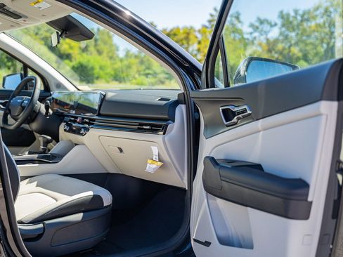 New 2026 Kia Sportage EX FWD image 7