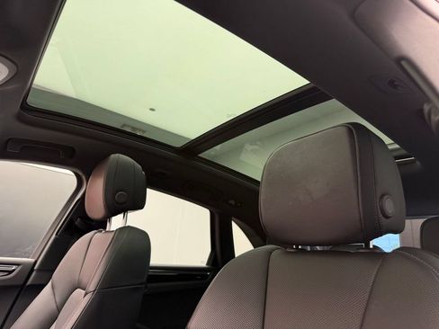 Certified 2026 Porsche Macan AWD/4WD image 17