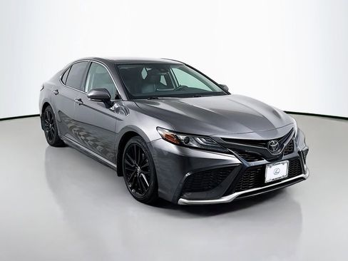 Used 2021 Toyota Camry XSE image 3