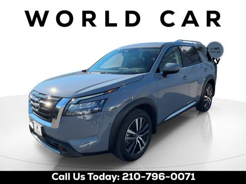 Used 2025 Nissan Pathfinder Platinum FWD image 3