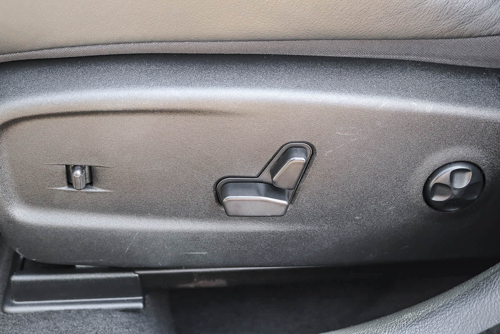 Used 2023 Chrysler 300 C RWD image 21