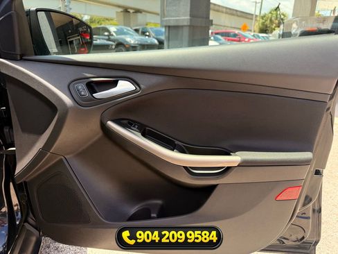 Used 2017 Ford Focus Titanium FWD image 34