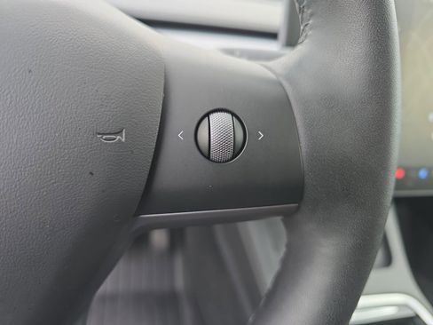 Used 2021 Tesla Model Y Long Range image 22