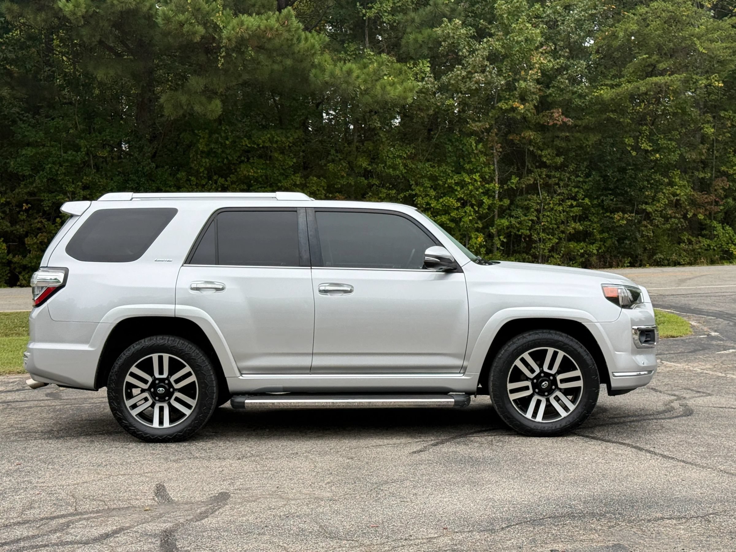 Used 2016 Toyota 4Runner Limited AWD/4WD image 3