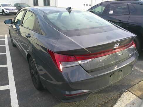 Used 2023 Hyundai Elantra Blue image 7