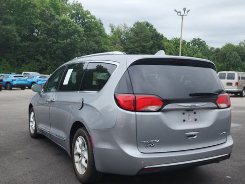 Used 2020 Chrysler Pacifica Limited FWD image 3