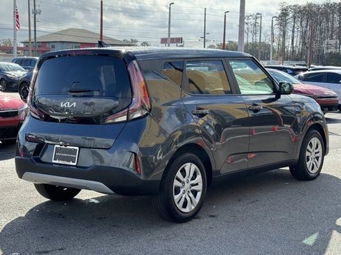 Certified 2023 Kia Soul LX image 4