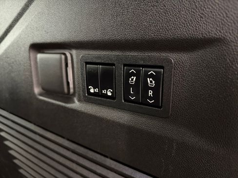 Used 2021 Chevrolet Tahoe High Country w/ Premium Package image 35