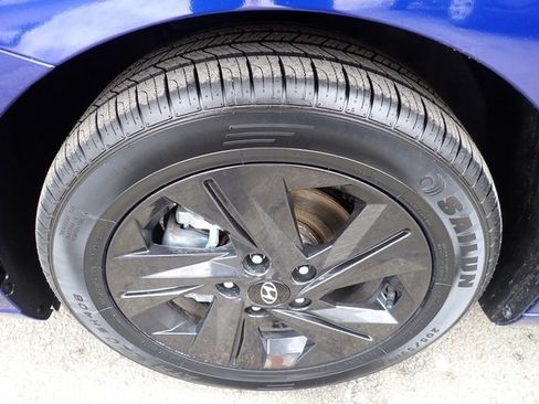 Used 2023 Hyundai Elantra SEL image 12