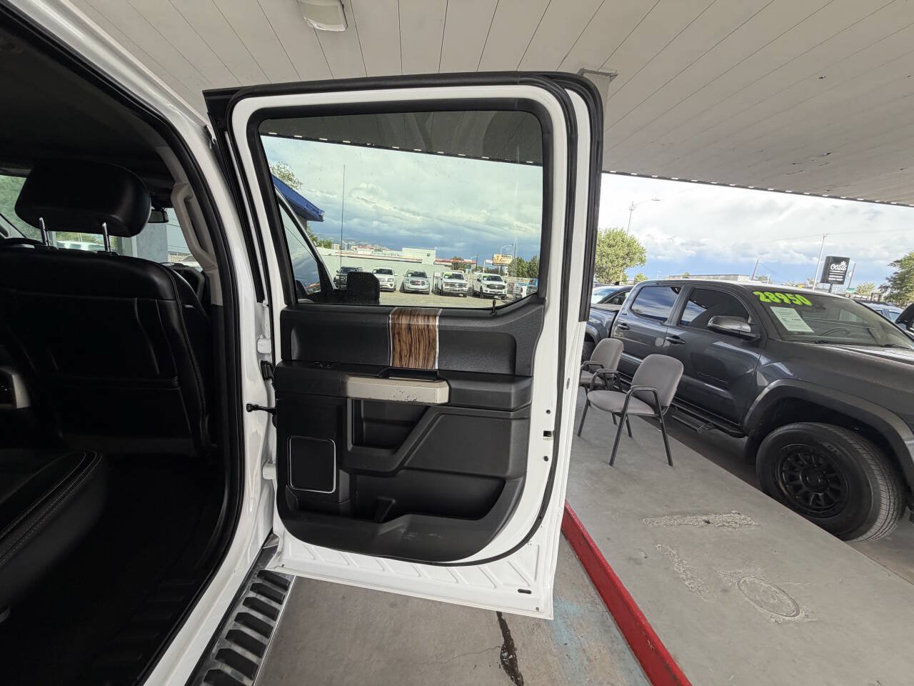 Used 2019 Ford F150 Lariat w/ Equipment Group 501A Mid AWD/4WD image 14