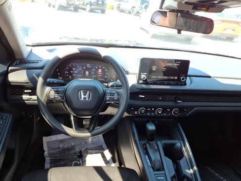 Used 2023 Honda Accord EX image 17