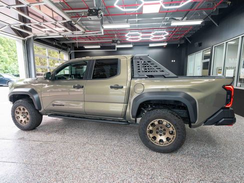 Used 2025 Toyota Tacoma 4x4 Double Cab Hybrid image 2