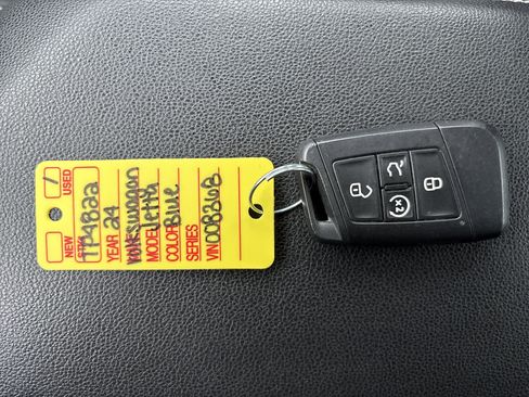 Used 2024 Volkswagen Jetta SE image 28