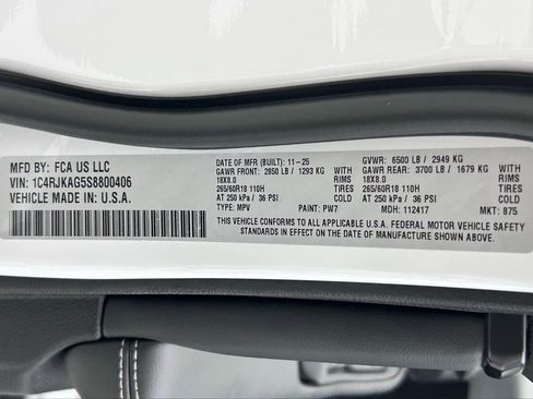 New 2025 Jeep Grand Cherokee L Laredo image 24