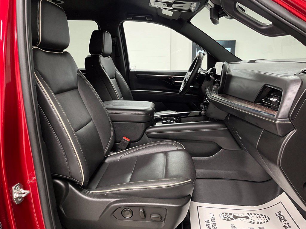 Used 2025 Chevrolet Suburban Premier AWD/4WD image 59