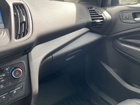 Used 2017 Ford Escape SE w/ SE Leather Comfort Package image 32