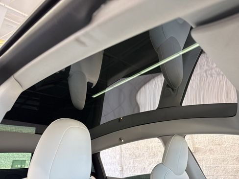 Used 2022 Tesla Model Y Long Range image 54