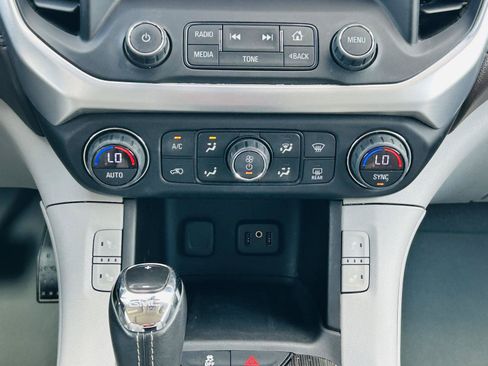 Used 2017 GMC Acadia SLT FWD image 23