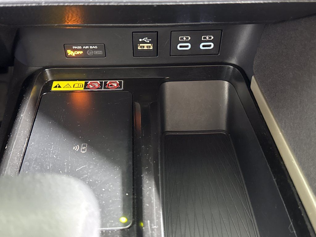 Used 2025 Toyota Camry LE FWD image 31