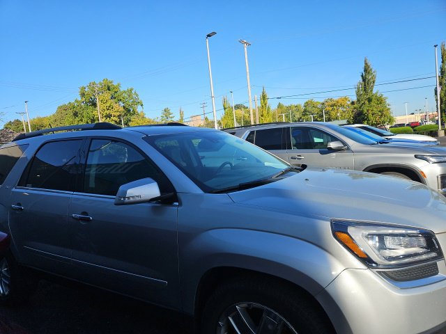 Used 2017 GMC Acadia Limited SLT FWD image 2