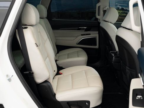 Used 2023 Kia Telluride SX image 36