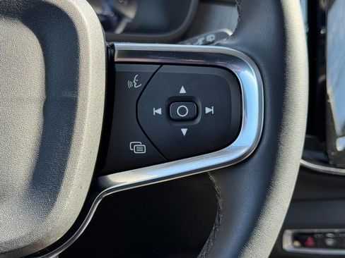 Certified 2025 Volvo XC40 B5 Plus image 19